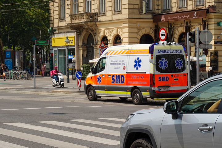 Fotó: AFP/NurPhoto/Michael Nguyen A későn érkező mentőket okolják egy fiatal magyar férfi haláláért Ausztriában