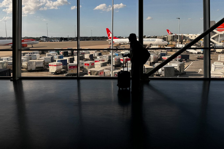 Hurrikán miatt több tucat járatot töröltek