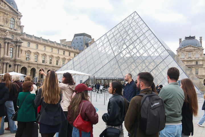 Fotó: Quentin de Groeve / Hans Lucas / Hans Lucas via AFP Így rabolták ki a Louvre-t