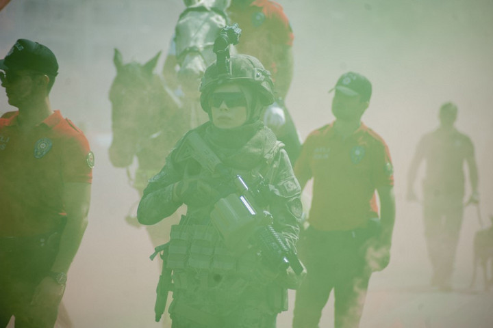 Fotó: AFP/Middle east images/Damoun Pournemati Drónfal, frászkarika esti fény
