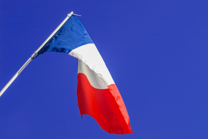 Európa többi részére is kihathat a francia káosz