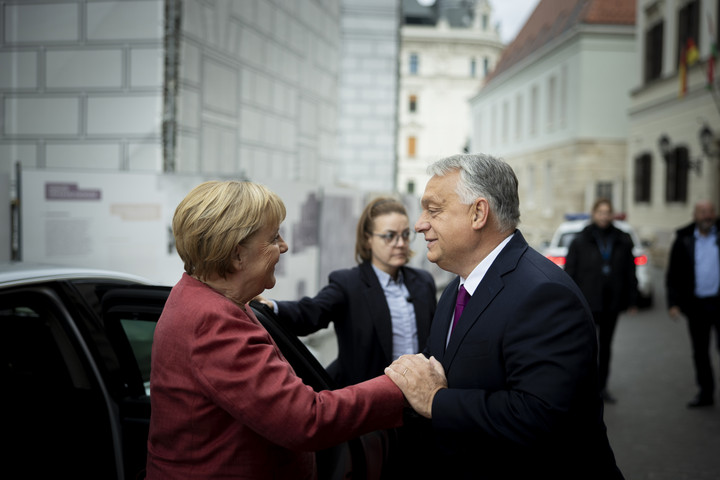 Orbán Viktor hivatalában fogadta Angela Merkelt