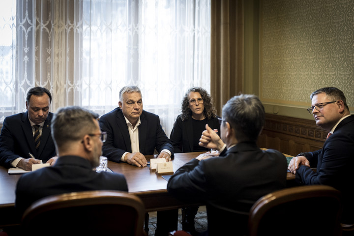 Fotó: MTI/Miniszterelnöki Kommunikációs Főosztály/Kaiser Ákos Orbán Viktor a Siketek Nemzetközi Sportbizottságának alelnökét fogadta