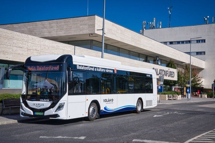 A teljes helyi flotta megújult Balatonfüreden, három Ikarus 120e típusú e-busz zöldíti a helyi közlekedést