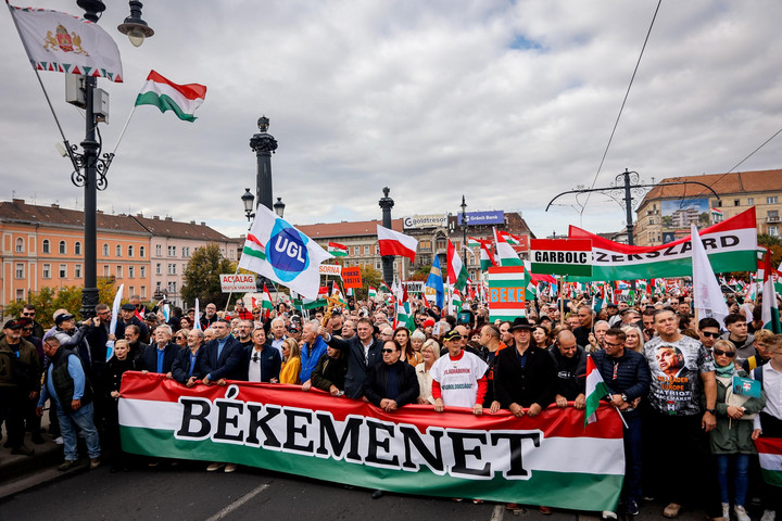 Fotó: MH/Török Péter „Ma az egész világnak megüzenjük: a magyarok nemet mondanak a háborúra"
