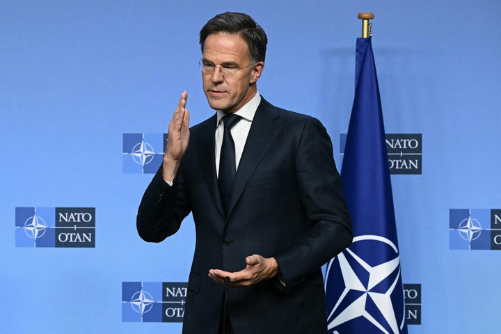 Fotó: NICOLAS TUCAT / AFP A NATO főtitkára szerint tovább erősödik a NATO támogatása Ukrajna mellett