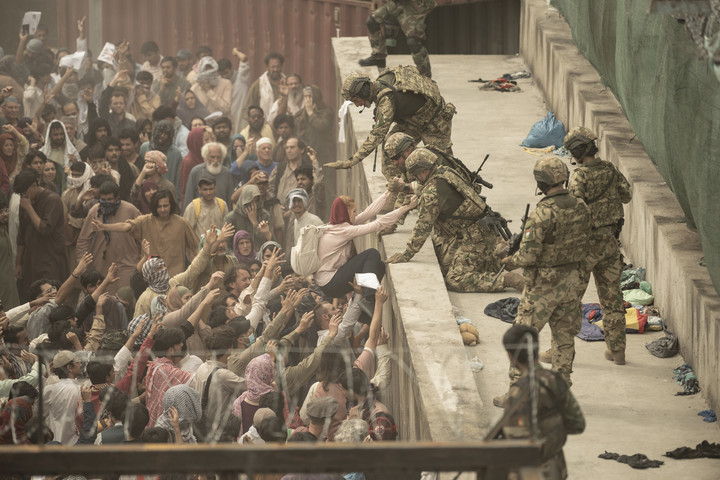 Fotó: Szuper Modern Stúdió Megtörtént mentőakcióról szól a Sárkányok Kabul felett című film +VIDEÓ