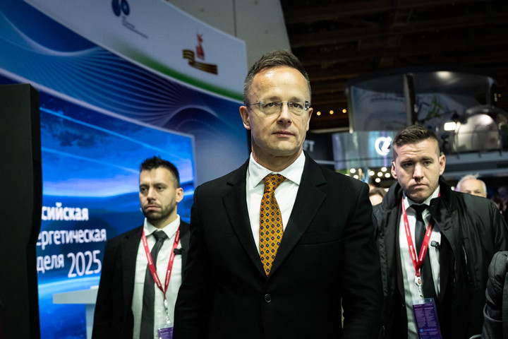Fotó: Facebook/Szijjártó Péter Februárig sor kerül az első beton öntésére a paksi bővítés kapcsán