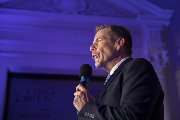 Harald Vilimsky szerint hihetetlen botrány zajlik az Európai Parlamentben