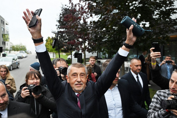 Gratulált Andrej Babisnak a magyar kormányfő