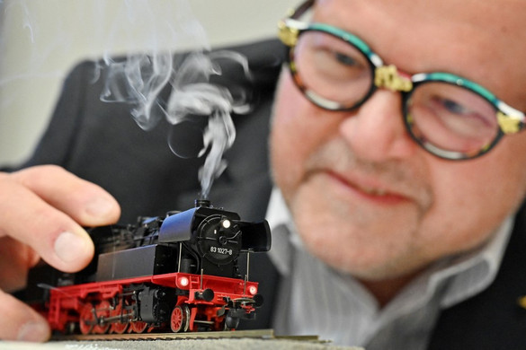 Játszani is engedd...