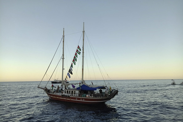 Közelíti a tengeri blokád határát a Gázai övezet partjai felé tartó segélyflottilla