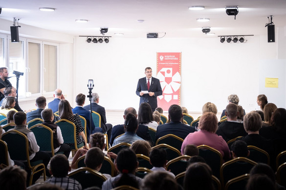 Nagy János: A magyarul tanuló gyermekek a felvidéki magyar közösség jövőjének zálogai