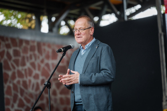 Fotó: Facebook/Navracsics Tibor Emeljük a béreket!