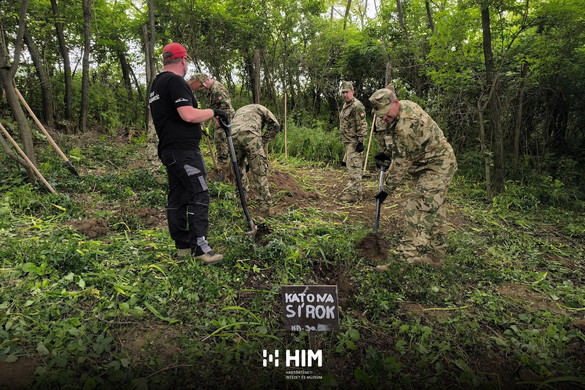 Tizenkét, a második világháborúban elesett magyar katona maradványait tárták fel Tornyópusztán