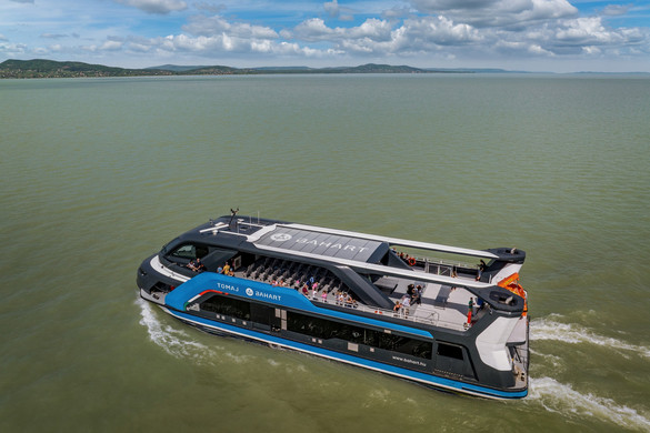 Még járnak a menetrendi hajók a Balatonon