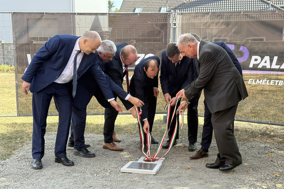 Fotó: Facebook/Baranya Vármegyei SZC Pollack Mihály Technikum és Kollégium Szakképzési centrum új tornacsarnokának alapkövét tették le Pécsen