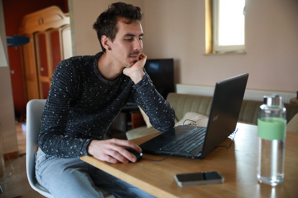 Hogyan csökkenthető az otthoni ülőmunka egészségügyi kockázata?