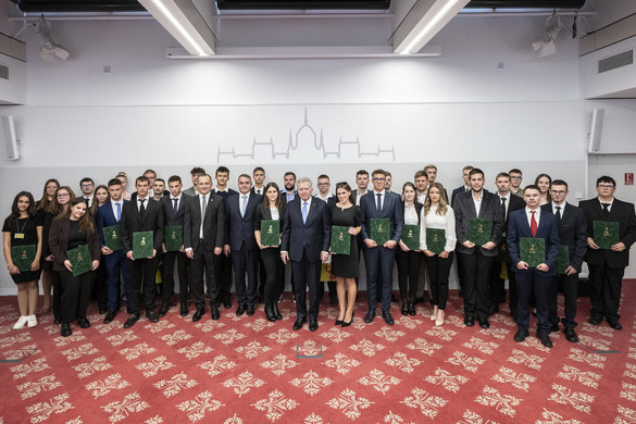 A Magyarok Kenyere programban 37 fiatal agrárszakembert díjaztak