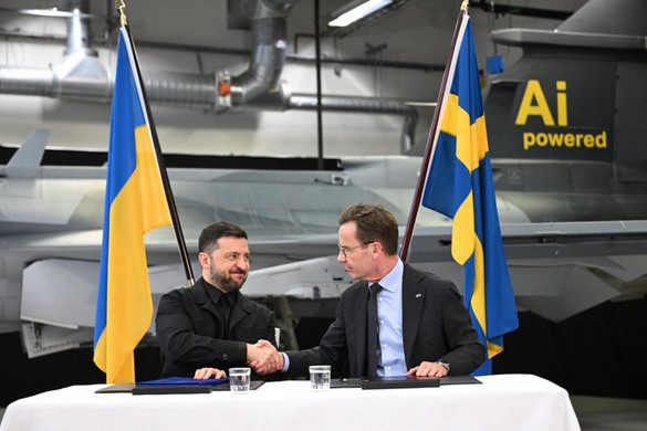 Zelenszkij Gripen vadászgépek beszerzéséről írt alá szándéknyilatkozatot