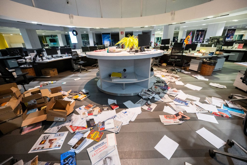 Palesztinbarát tüntetők betörtek a La Stampa napilap szerkesztőségébe