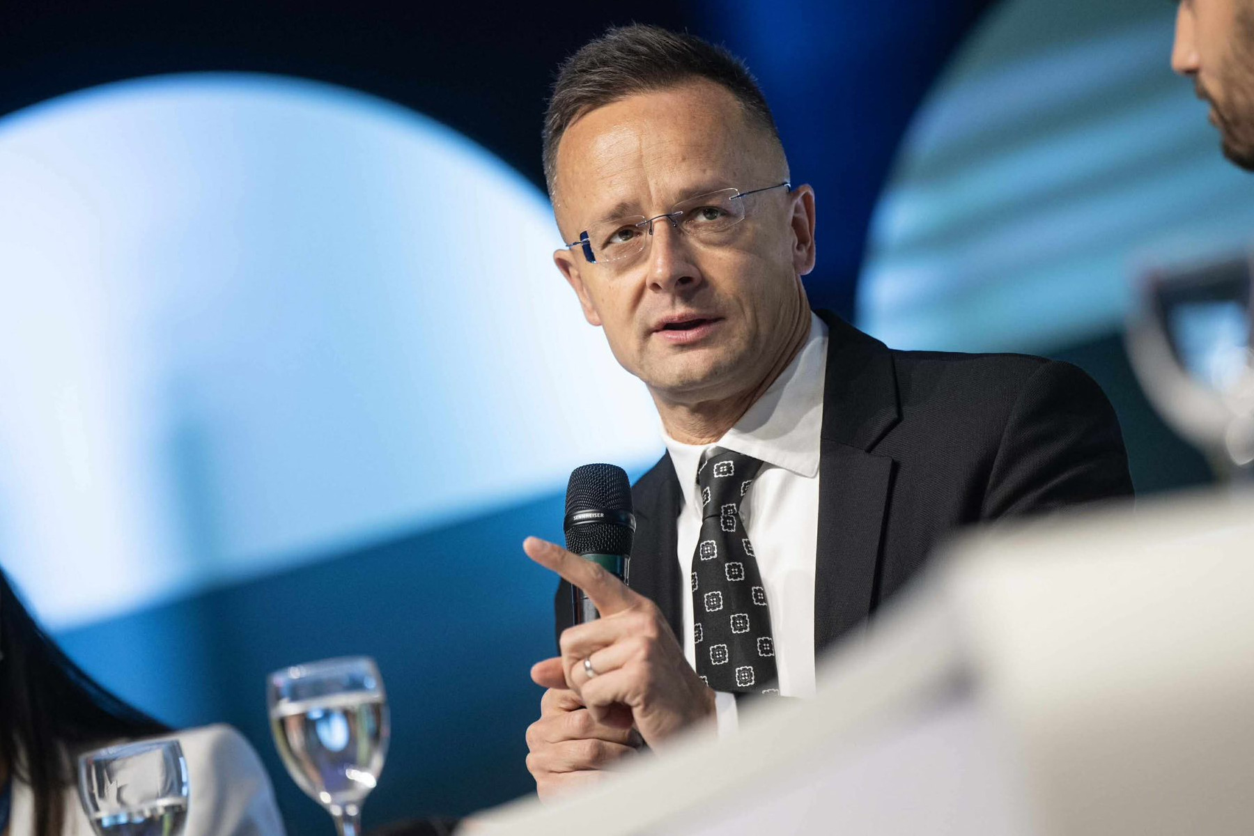 Szijjártó Péter: háromszorosára nőttek volna az energiaárak