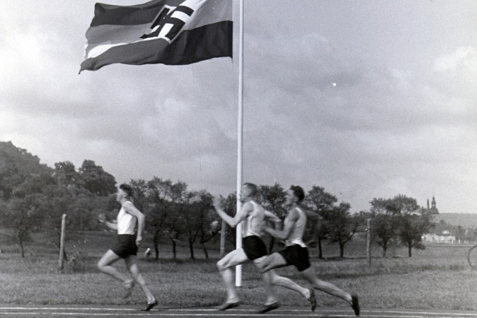 Napola Naumburg, 1941. június
A NaPolA Naumburg iskolásfiúi és oktatói egy sportversenyen, Németország, 1941.