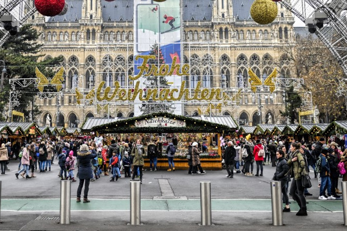 Nem pihen a zsebtolvaj a puncsgőzben sem