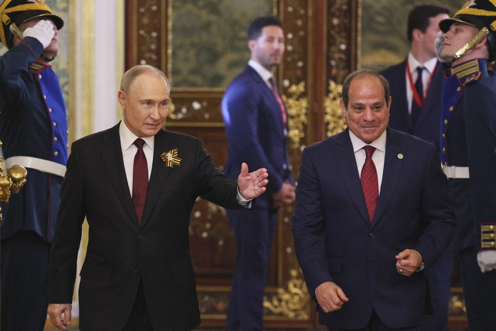 Fotó: AFP/Pool/Yuri Kochetkov Nukleáris létesítményt avatott az egyiptomi és az orosz elnök