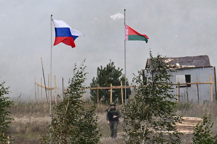 Fotó: AFP/Olesya Kurpyayeva Fehéroroszország kész „békefenntartókat” küldeni Ukrajnába