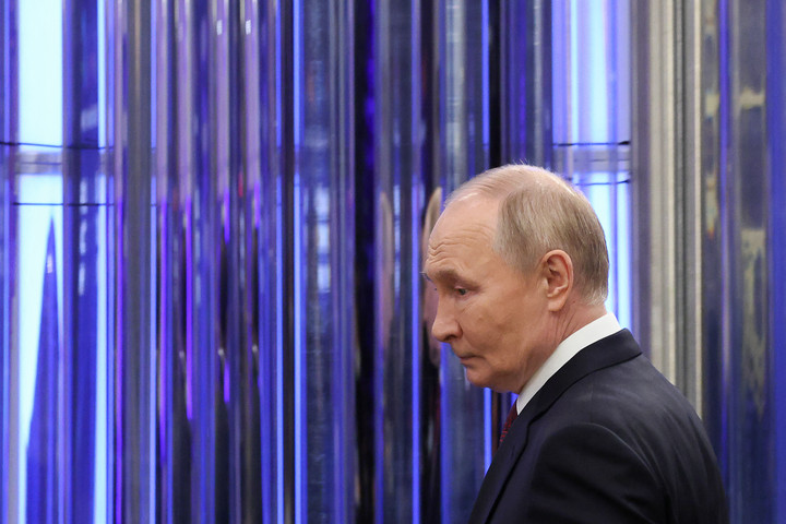 Fotó: AFP/Pool/Evgenia Novozhenina Putyin egy mozdulattal söpörte le Európa béketervét