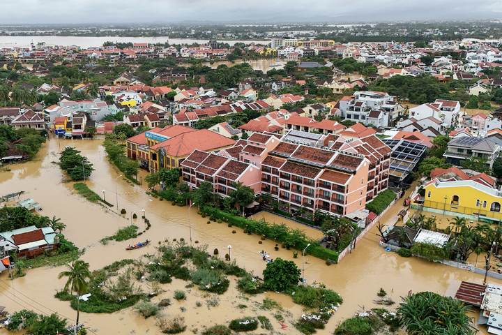 Emelkedett az árvíz halálos áldozatainak száma Vietnámban