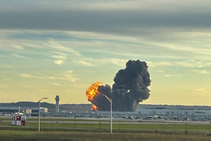 Fotó: AFP/Handout/Courtesy of X account @LeviDean98 Újabb halálos áldozatokat találtak a Kentuckyban történt légi katasztrófa helyszínén