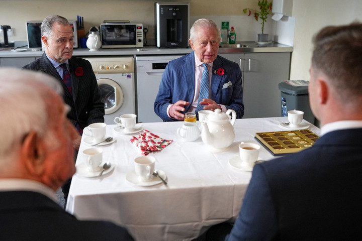 Más emberré tette Károly királyt a betegsége