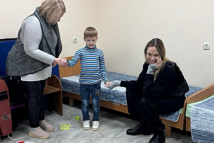 Fotó: AFP/Handout/Legacy of War Foundation Angelina Jolie testőrét is besorozták