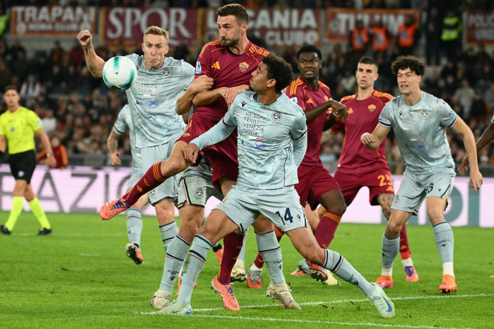 Fotó: Alberto PIZZOLI / AFP Győzelmével élre állt az AS Roma