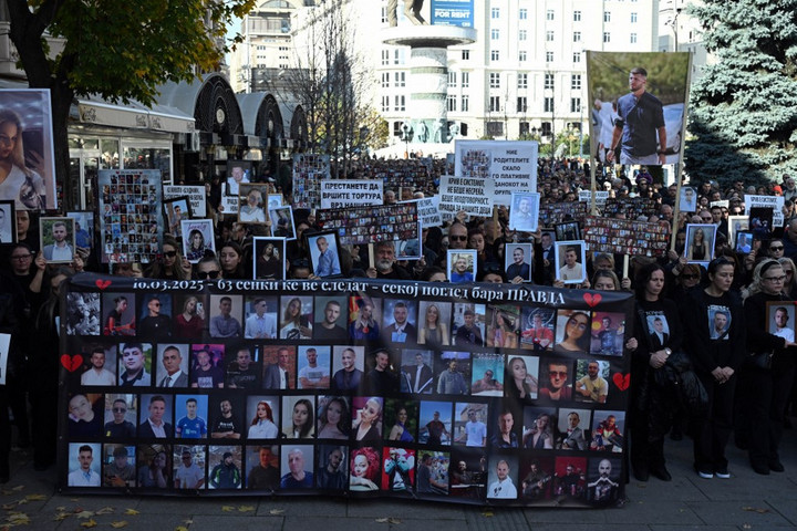 Fotó: AFP/Robert Atanasovski Harminchét embert vádoltak meg a halálos diszkótűz miatt