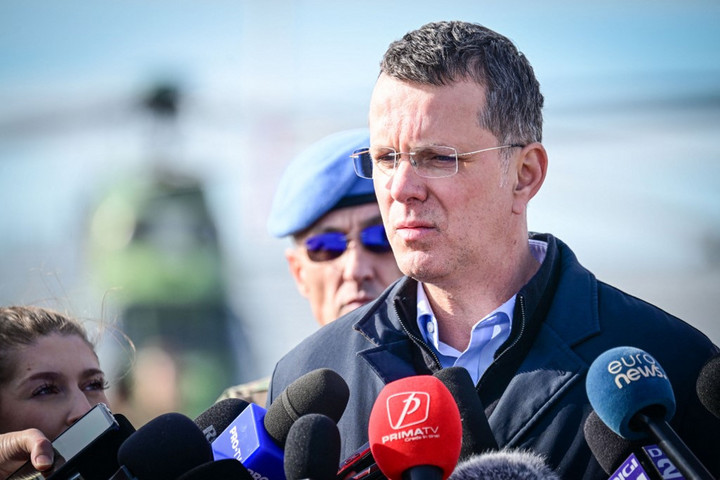 Lemondott az önéletrajza meghamisításával meggyanúsított román védelmi miniszter