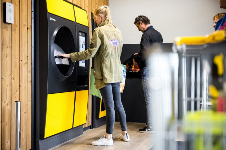 Tömegével is eszi már a palackokat a visszaváltógép