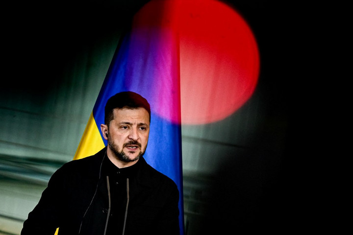 Fotó: AFP/DPA/Fabian Sommer Már mosdatják Zelenszkijt