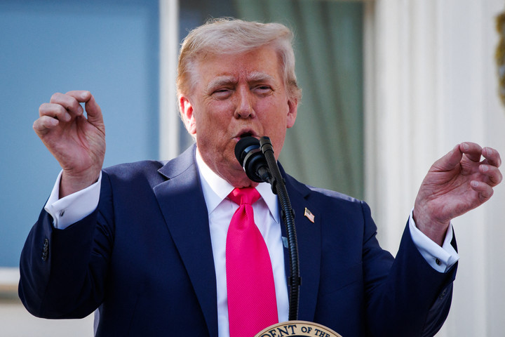 Trump 2000 dollárt ígér az amerikaiaknak a vámbevételekből