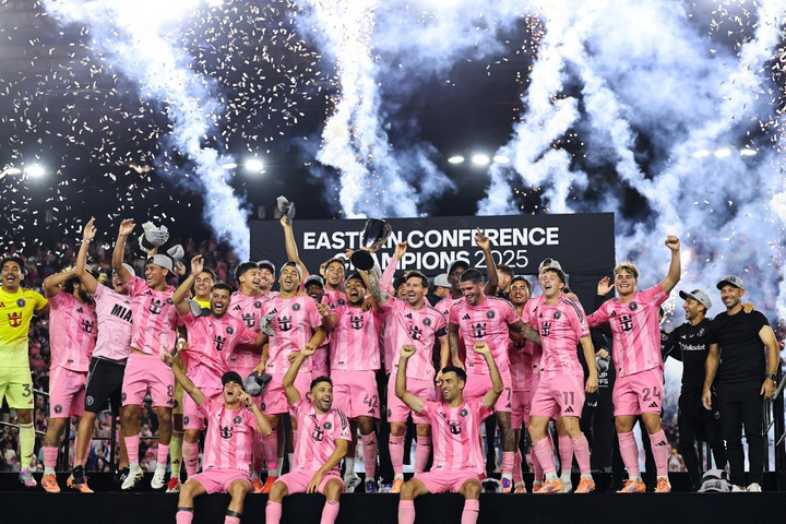 Fotó: Getty Images via AFP/Carmen Mandato Messi és Müller egymás ellen a döntőben