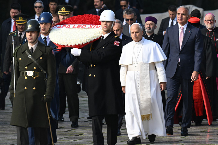 Fotó: MEHMET ALI OZCAN / ANADOLU / Anadolu via AFP XIV. Leó pápa a béke és a párbeszéd fontosságát hangsúlyozta