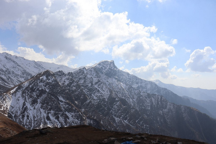 Lavina zúdult egy alaptáborra a Himaláján