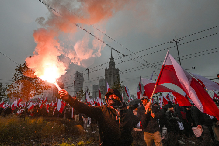 Fotó: Artur Widak / NurPhoto / NurPhoto via AFP Százezres tömeg vett részt Varsóban a lengyel függetlenségi meneten