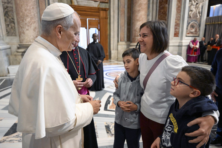 Fotó: Vatican Media / CPP / HANS LUCAS / Hans Lucas via AFP Nélkülözőkkel ebédelt a pápa a szegények világnapján