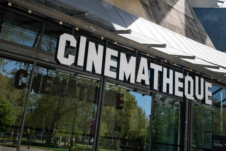 Vetítés közben támadták meg a francia mozi látogatóit
