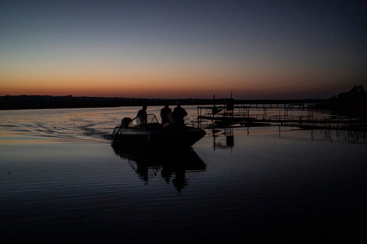 A határsértőknek gumicsónakot is adtak az embercsempészek