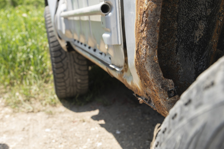 Hogyan lehet eltávolítani a rozsdát az autó karosszériájáról?