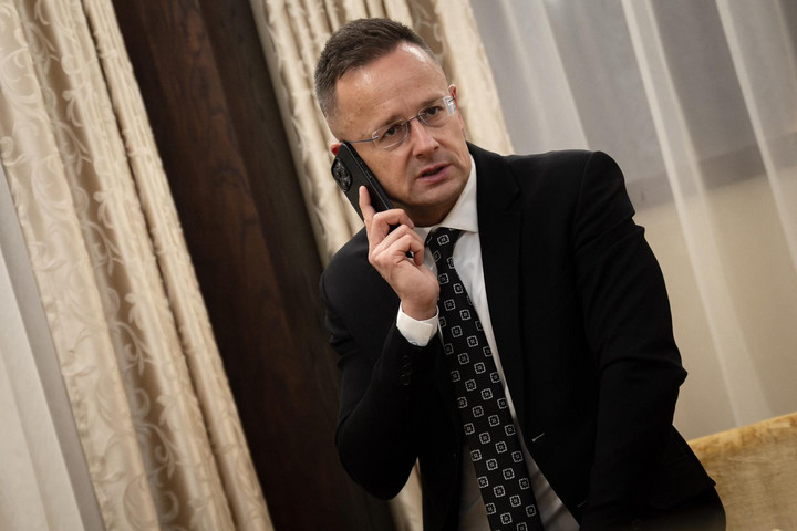 Fotó: Facebook/Szijjártó Péter Kiszabadultak a beregszászi magyar egyetemisták